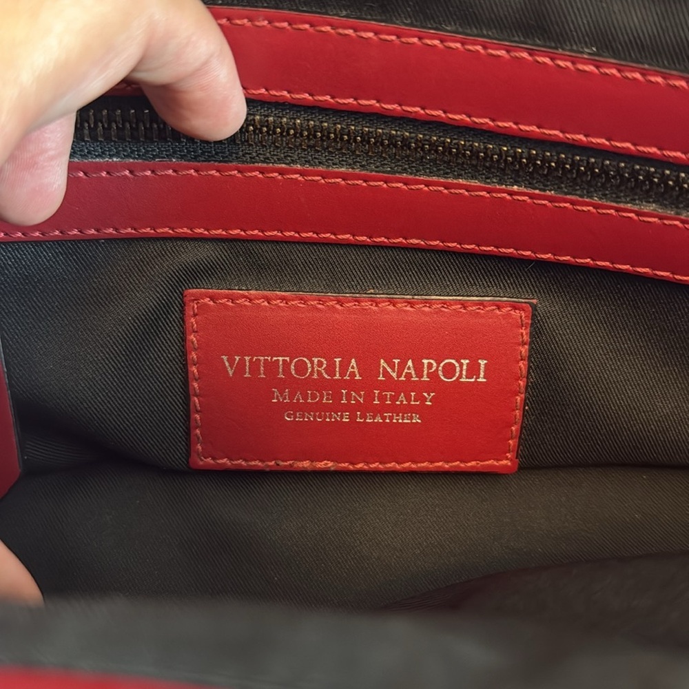 Upcycled Vittoria Napoli Elegant Red Leather Shoulder Bag - Picture 6 of 12